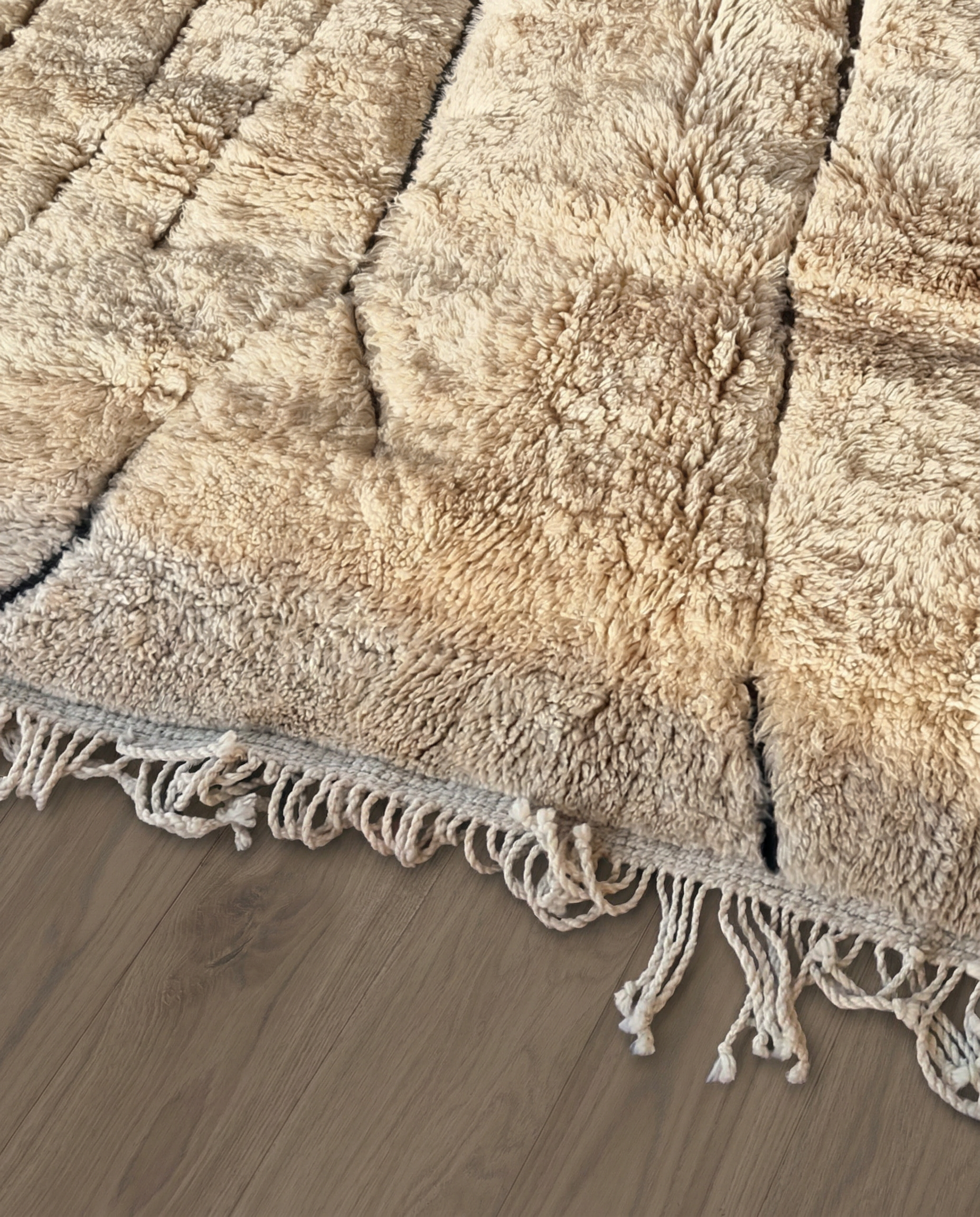 SOFIA Mrirt beige organic abstract Moroccan rug close-up of hand-tied fringe and kilim band detail, by NURA